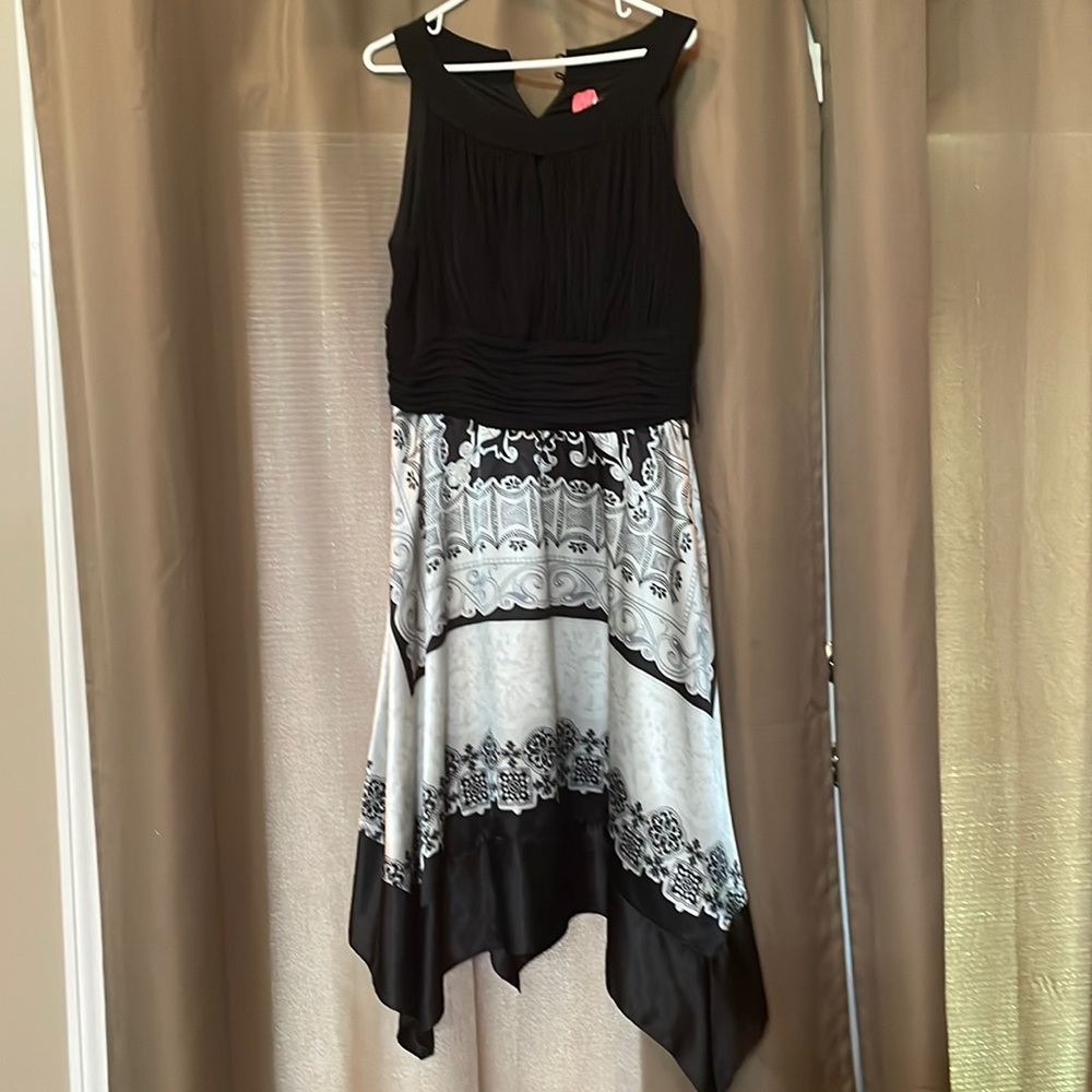Signature by Sangria Sleeveless Handkerchief Hem